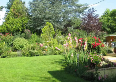 Jardin gîte les noisetiers auvergne